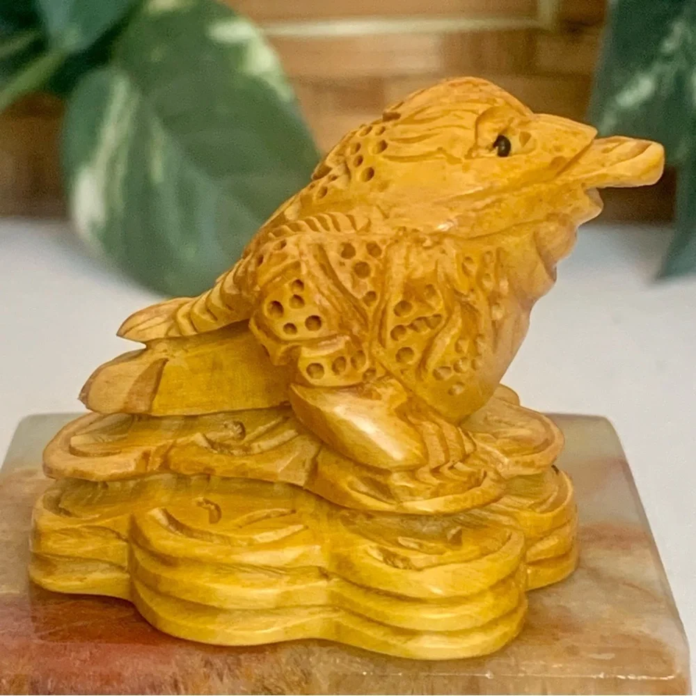 Vintage Boxwood Money Frog Netsuke Animal Figurine Hand Carved Wooden Figure 2